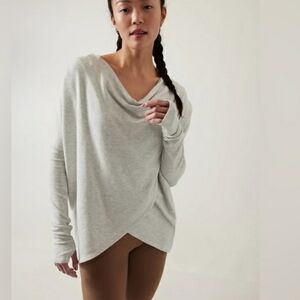 NWT Athleta "Purana Wrap Sweatshirt". Hood. Long Sleeves. Fleece. Light Grey. XS